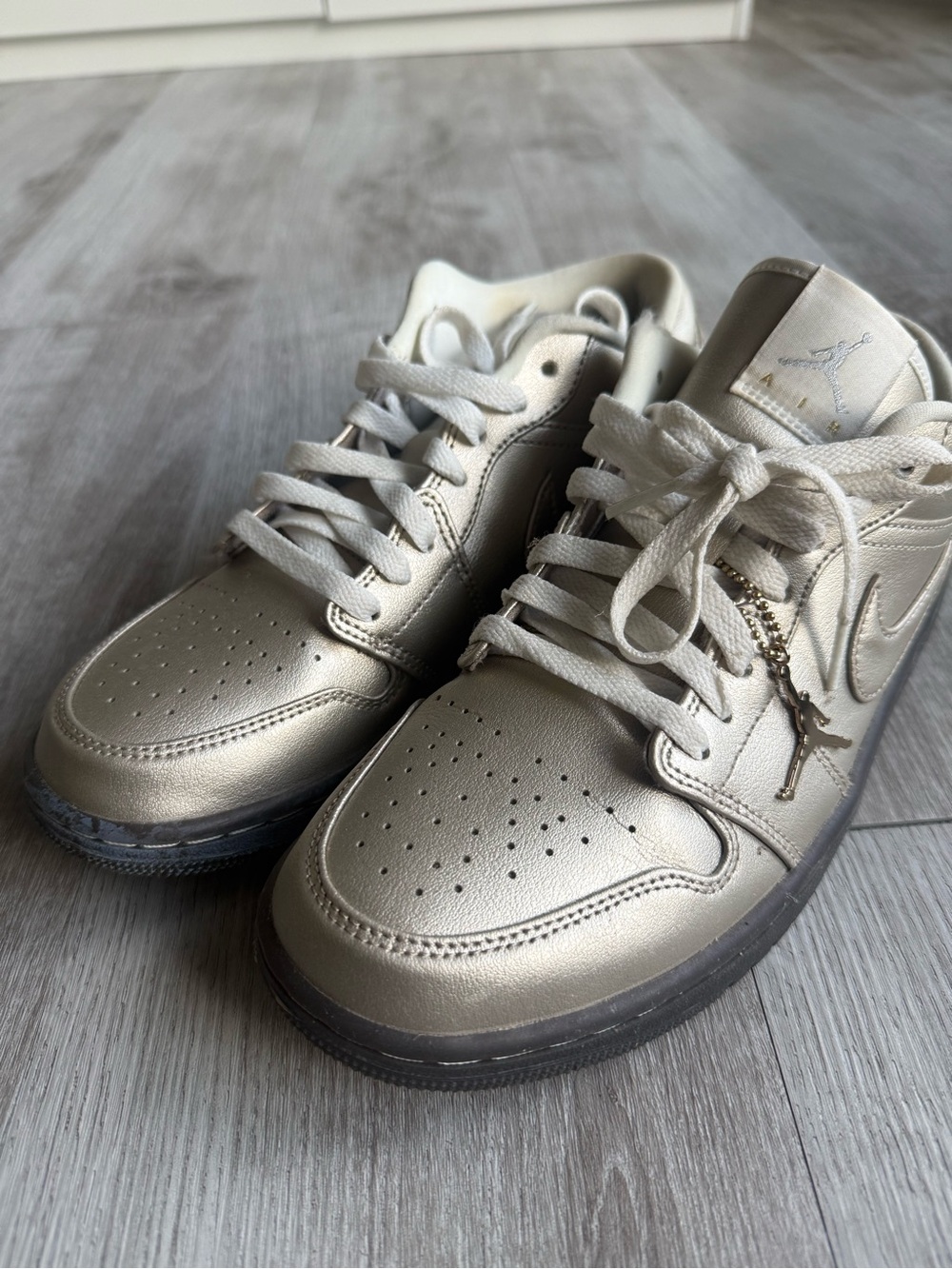 Women’s Air Jordan 1 Low SE 'Metallic Zinc' - 9.5